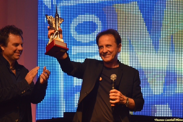 ROBY MENTRE RICEVE IL PREMIO "MIA MARTINI"